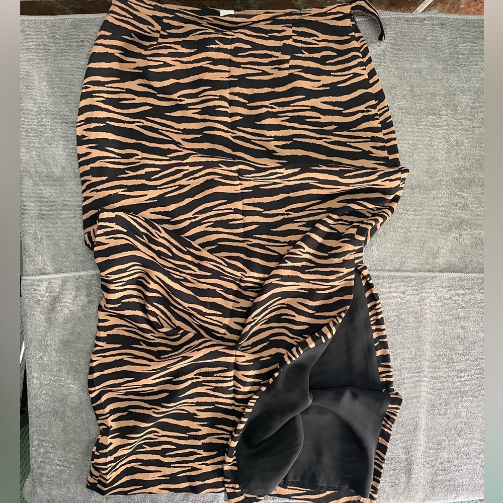 Josephine Chaus Full Length Slit Skirt. Size 6. *Excellent Condition*
